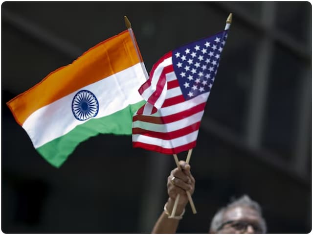 अरबों की डील्स अधर में, राजनाथ का दौरा रद्द, ट्रंप टैरिफ डुबो रहा US की लुटिया