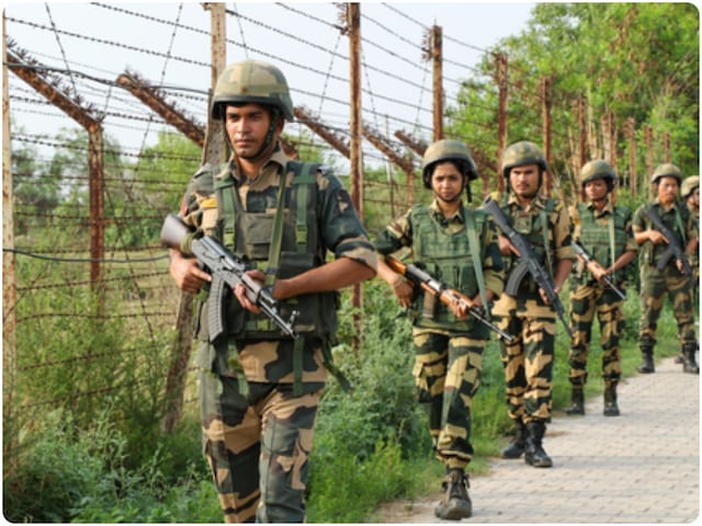 रात 10 बजे से सुबह 5 बजे तक कोई भी... PAK बॉर्डर से सटे 2 KM में नाइट कर्फ्यू रात 10 बजे से सुबह 5 बजे तक कोई भी... PAK बॉर्डर से सटे 2 KM में नाइट कर्फ्यू