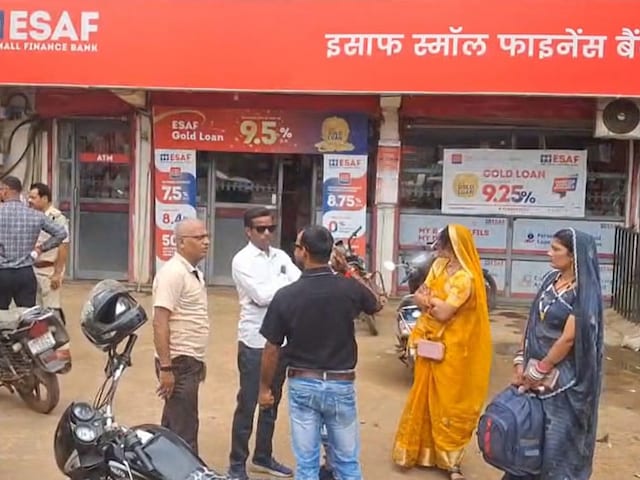 जबलपुर में बड़ी डकैती, बैंक खुलते ही करोड़ों का सोना, कैश लूटा, इतने बदताश आए थे जबलपुर में बड़ी डकैती, बैंक खुलते ही करोड़ों का सोना, कैश लूटा, इतने बदताश आए थे