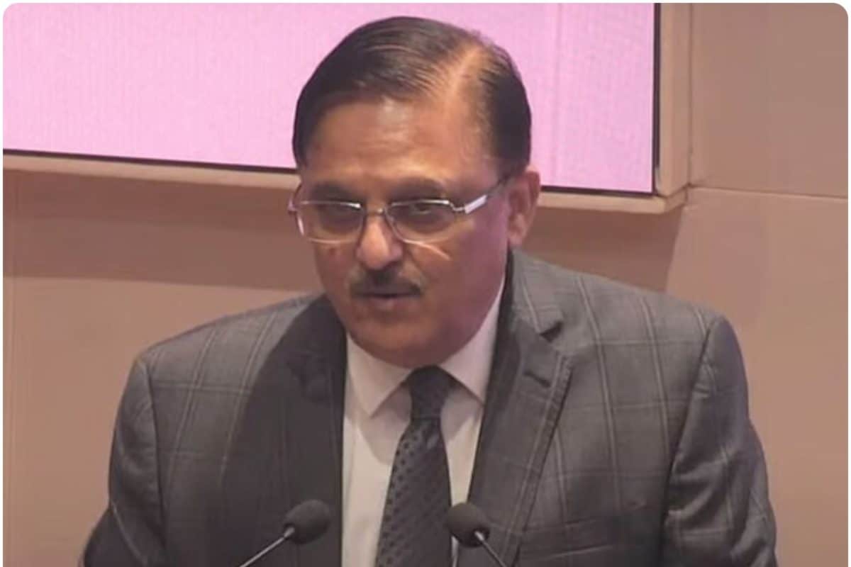 रिटायर जस्टिस अभय ओका ने क्यों कहा कॉलेजियम की जगह बेहतर सिस्टम तलाशना होगा