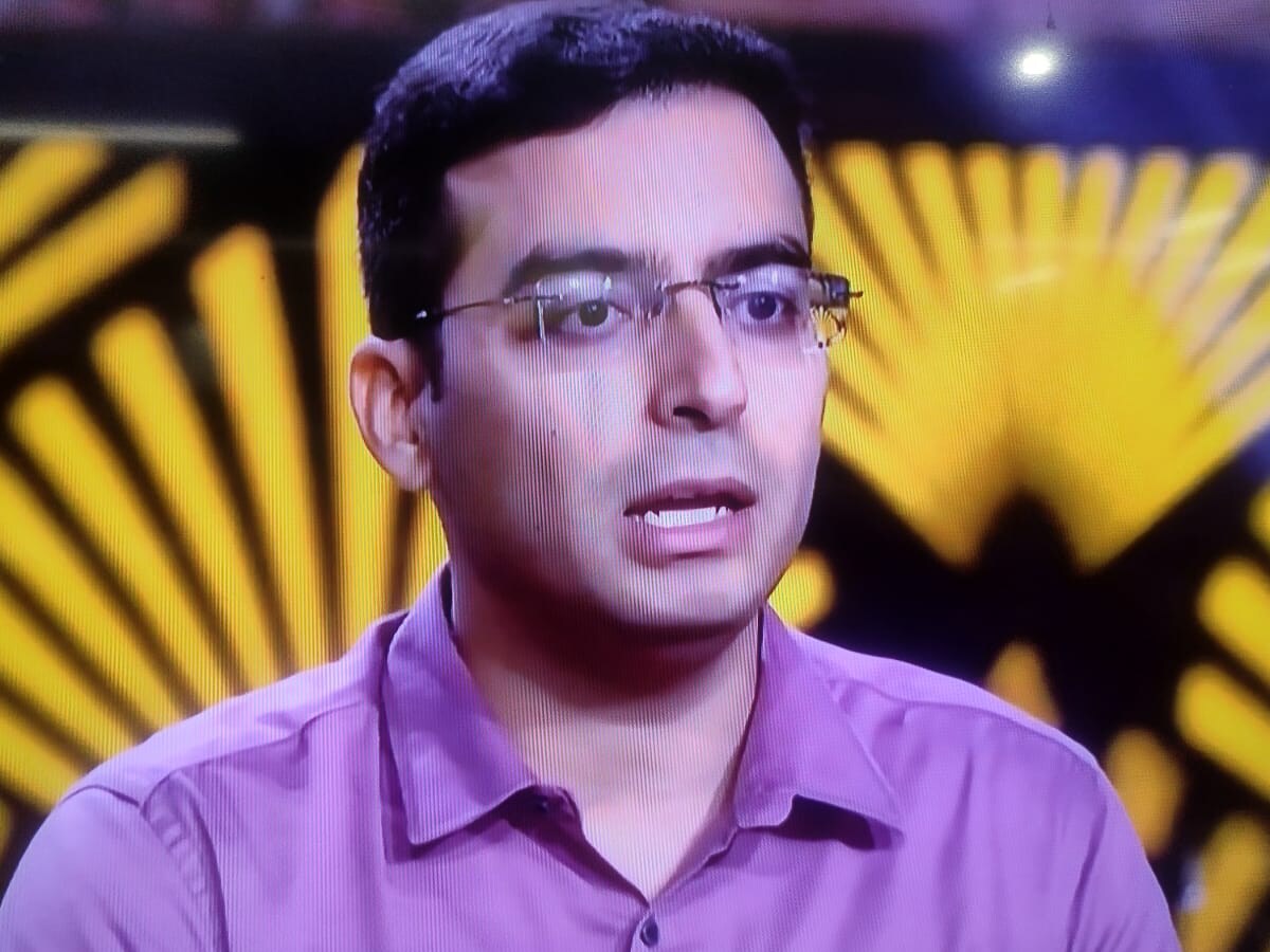 KBC 17: CISF Jawan Aditya Kumar sitting on hot seat, won 3 lakh rupees so far KBC 17: CISF Jawan Aditya Kumar sitting on hot seat, won 3 lakh rupees so far