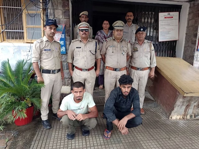 फिल्मी अंदाज में युवती के अपहरण के 2 आरोपियों को युवाओं ने पकड़ा