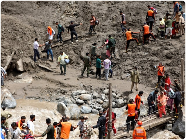 70 शव मलबे से निकाले गए, 200 से अधिक लोग हो सकते हैं दबे 70 शव मलबे से निकाले गए, 200 से अधिक लोग हो सकते हैं दबे