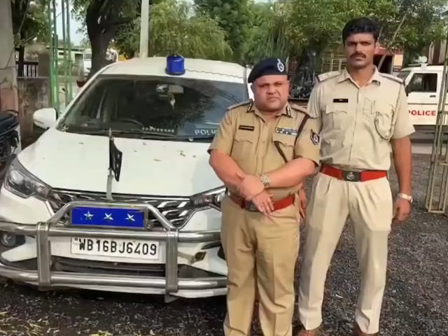 नीली बत्ती वाली कार, कंधे पर 3 स्टार..सब फर्जी, जब नकली IPS असली पुलिस से मिला नीली बत्ती वाली कार, कंधे पर 3 स्टार..सब फर्जी, जब नकली IPS असली पुलिस से मिला