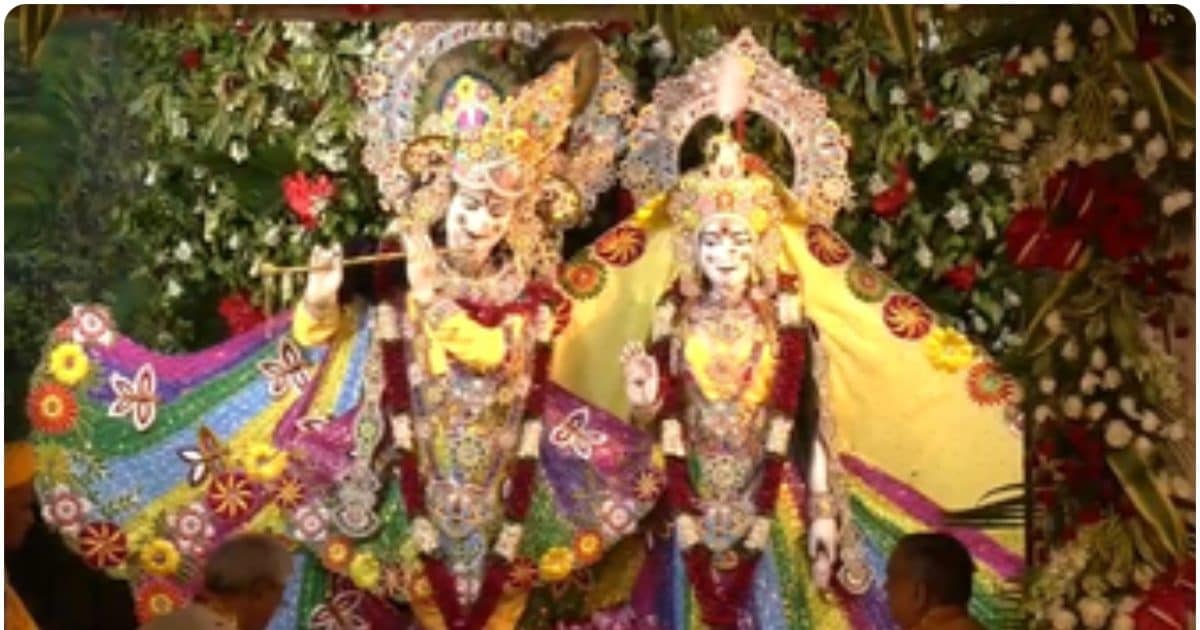 नंद के घर 'आनंद' बन आए कान्हा, कृष्ण मंदिरों में उमड़ा आस्था का जनसैलाब