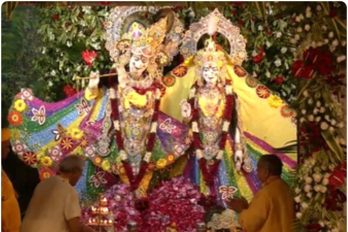 नंद के घर आनंद बन आए कान्हा कृष्ण मंदिरों में उमड़ा आस्था का जनसैलाब
