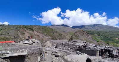 राष्ट्रीय राजमार्ग-03 सहित कई संपर्क मार्ग अवरुद्ध हो गए और सैकड़ों यात्री, पर्यटक एवं स्थानीय लोग विभिन्न स्थानों पर फँस गए. 