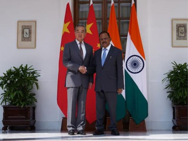 LAC से दोनों देशों की सेना का बैरक में लौटने का रास्ता हो रहा है साफ