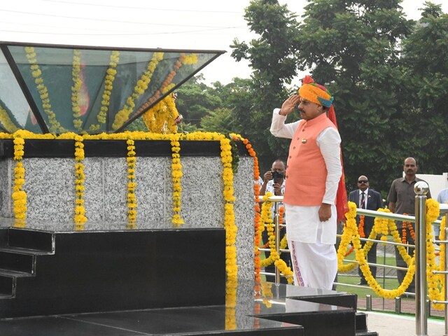 1 लाख नौकरियां दीं, अब 2.50 लाख का लक्ष्य, लाडली बहनों का बढ़ेगा पैसा, 15  अगस्त पर CM मोहन ने की बड़ी घोषणाएं - Madhya Pradesh News