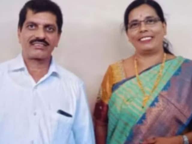 56 की GF, 33 का BF! पति आ रहा था प्यार के आड़े, प्रेमी ने पिलाई शराब और... 56 की GF, 33 का BF! पति आ रहा था प्यार के आड़े, प्रेमी ने पिलाई शराब और...