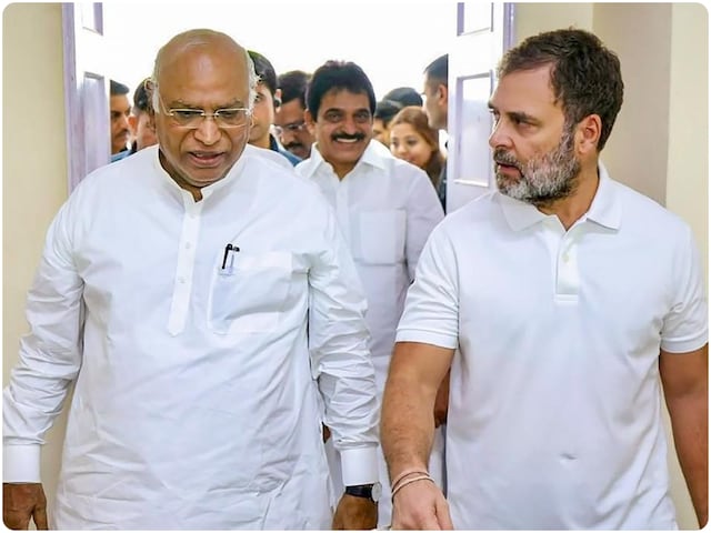 यही संविधान का सम्मान है? लाल किला समारोह से राहुल-खरगे नदारद, BJP ने घेरा यही संविधान का सम्मान है? लाल किला समारोह से राहुल-खरगे नदारद, BJP ने घेरा