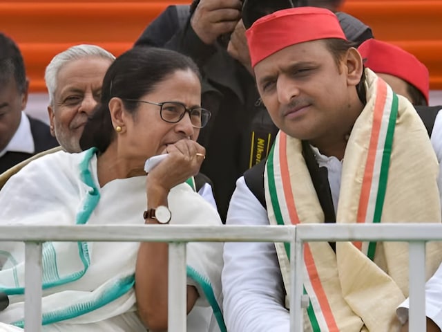 बिखर गया इंडिया गठबंधन! TMC के बाद सपा ने दिया झटका, PM-CM वाले बिल पर राह अलग बिखर गया इंडिया गठबंधन! TMC के बाद सपा ने दिया झटका, PM-CM वाले बिल पर राह अलग