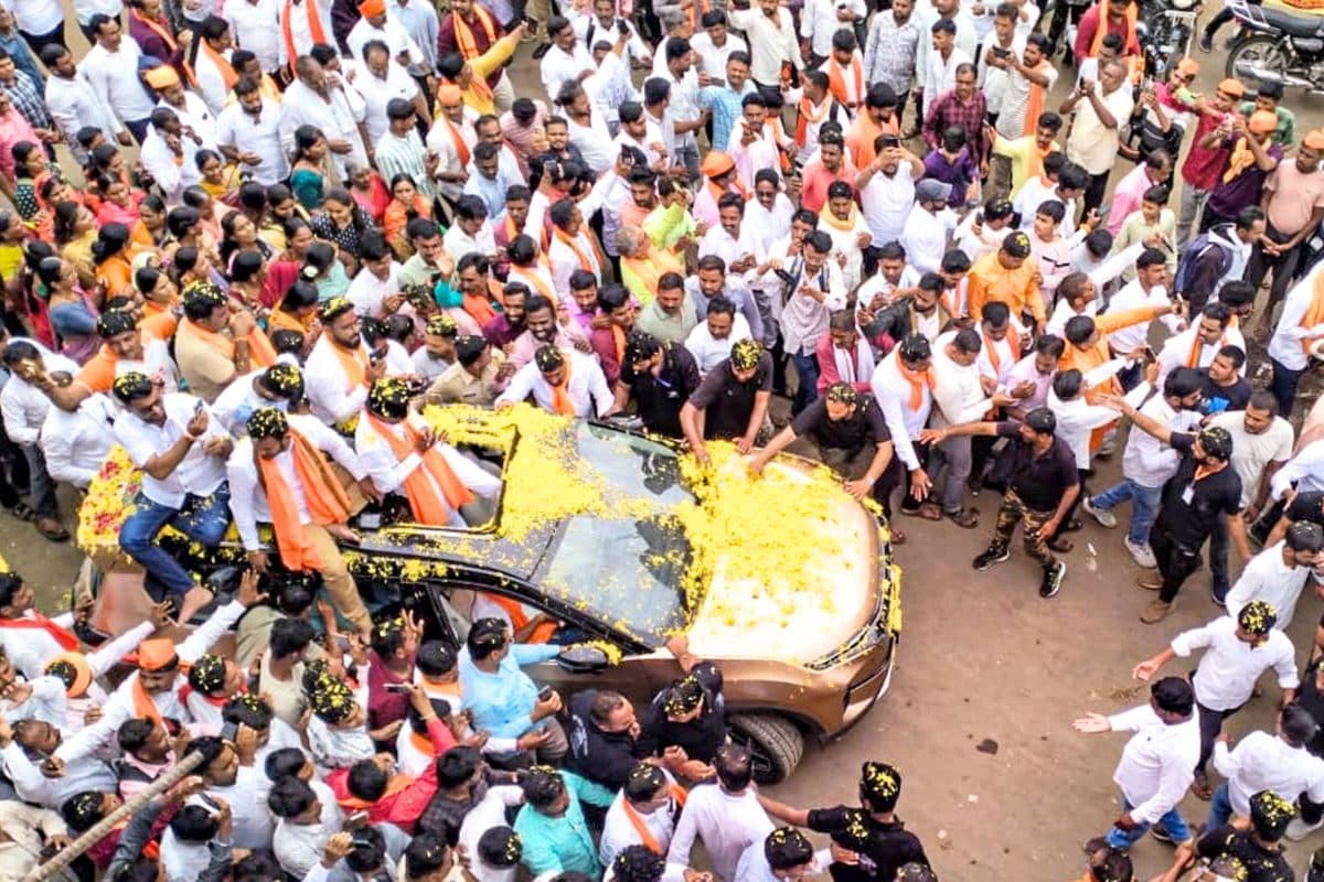 महाराष्ट्र की सियासत फिर क्यों गरमाई? किसकी शह पर जरांगे भीड़ लेकर निकल पड़े