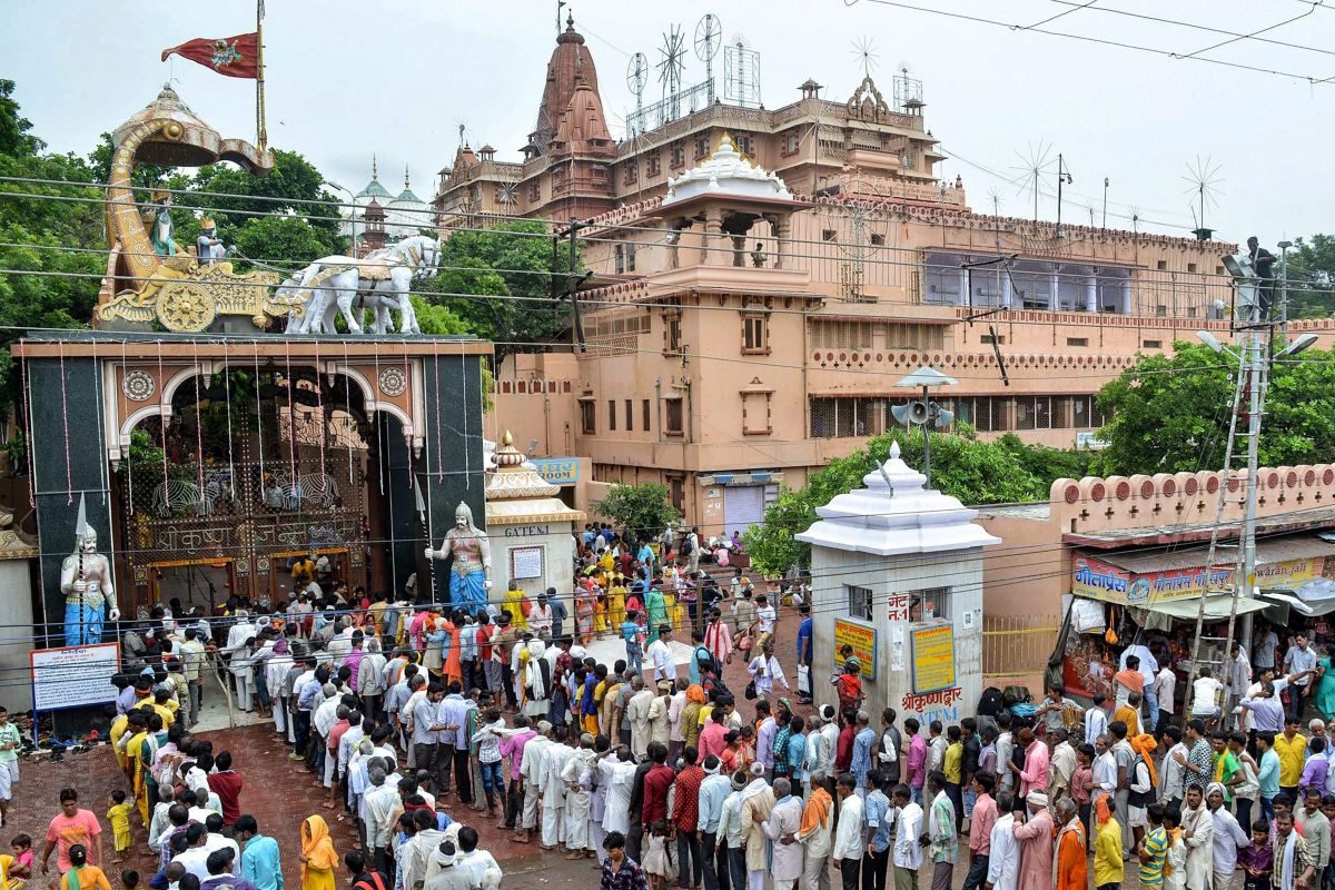 बांके बिहारी मंदिर ट्रस्ट के लिए अध्यादेश क्यों लाए योगी सरकार ने SC को बताया