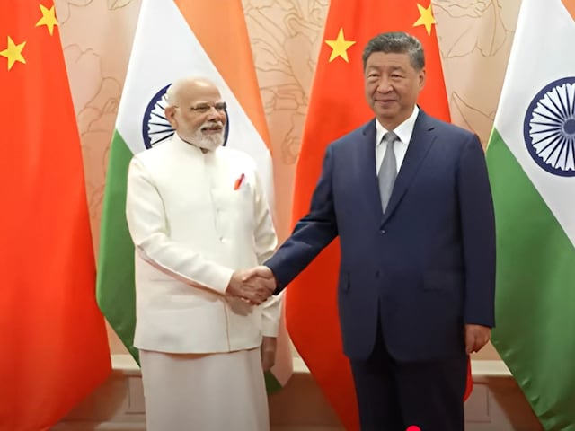 सीमा पर शांति का माहौल... शी जिनपिंग से मुलाकात में बोले पीएम मोदी सीमा पर शांति का माहौल... शी जिनपिंग से मुलाकात में बोले पीएम मोदी