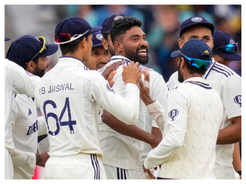 इंग्लैंड के खिलाफ पांचवें टेस्ट में 9 विकेट लेने वाले मोहम्मद सिराज प्लेयर ऑफ द मैच चुने गए. इंग्लैंड के खिलाफ पांचवें टेस्ट में 9 विकेट लेने वाले मोहम्मद सिराज प्लेयर ऑफ द मैच चुने गए.