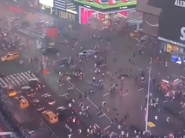 VIDEO: New York's heart shook with bullets! People who were taken to stretcher on stretcher VIDEO: New York's heart shook with bullets! People who were taken to stretcher on stretcher