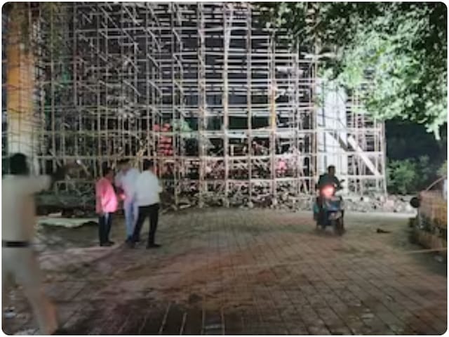 नागपुर के महालक्ष्मी मंदिर में हादसा, स्लैब गिरने से उसके नीचे 5-6 मजदूर दबे नागपुर के महालक्ष्मी मंदिर में हादसा, स्लैब गिरने से उसके नीचे 5-6 मजदूर दबे