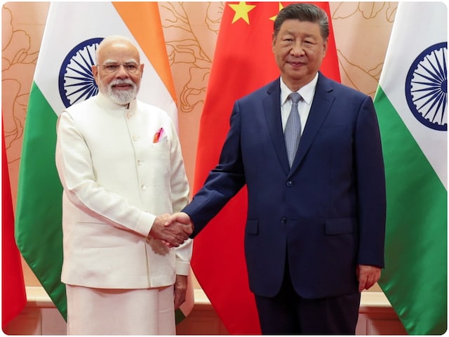 हाथी और ड्रैगन का दोस्त बनना सही ऑप्शन... जिनपिंग ने PM मोदी से क्या कुछ कहा? हाथी और ड्रैगन का दोस्त बनना सही ऑप्शन... जिनपिंग ने PM मोदी से क्या कुछ कहा?