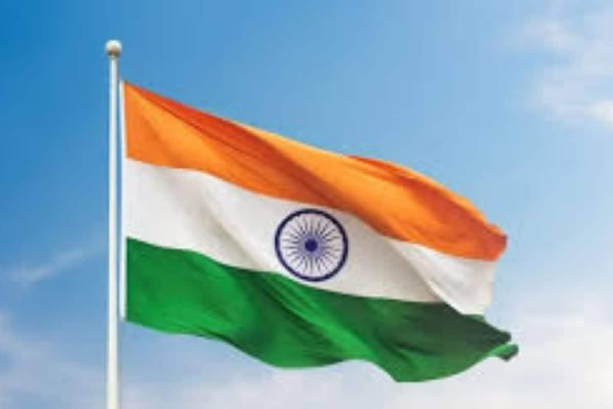 क्या रात में फहरा सकते हैं तिरंगा क्या हैं राष्ट्रीय ध्वज को लगाने के नियम