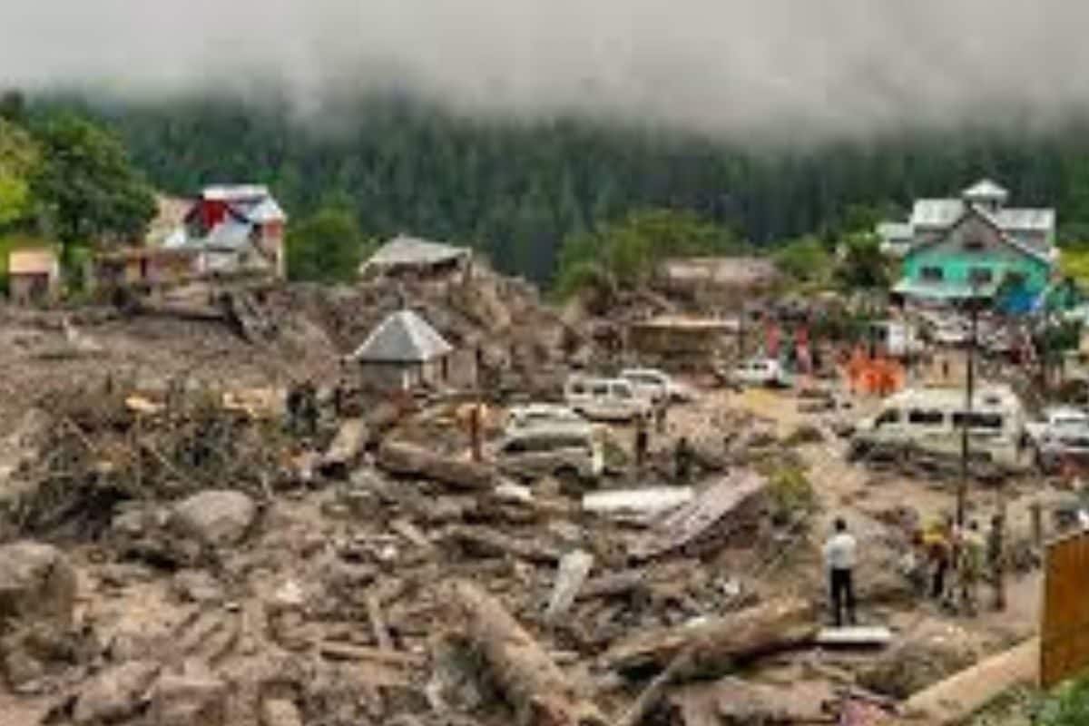 इस बार देश भर में जबर्दस्त बारिश बाढ़ और हर जगह फट रहे बादल क्यों हो रहा ऐसा