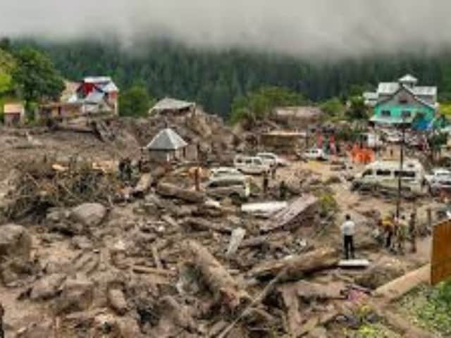 इस बार देश भर में जबर्दस्त बारिश, बाढ़ और हर जगह फट रहे बादल, क्यों हो रहा ऐसा इस बार देश भर में जबर्दस्त बारिश, बाढ़ और हर जगह फट रहे बादल, क्यों हो रहा ऐसा