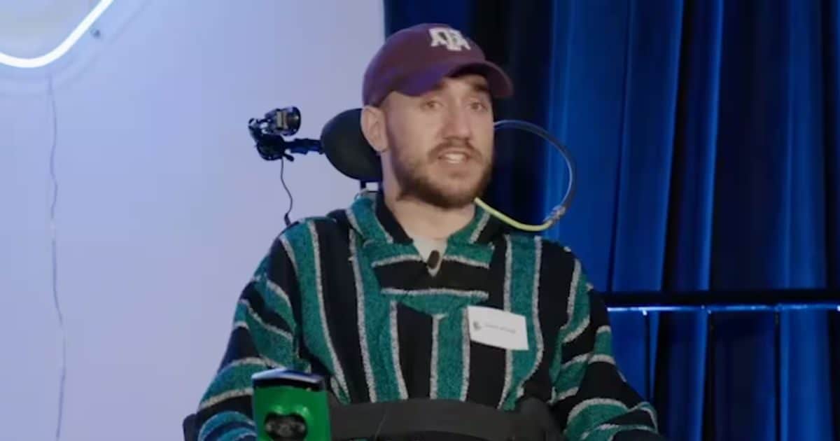 Tach – neuralink first patient noland arbaug tells his story playing mario kart and chess with brain elon musk experiment- मस्क के न्यूरालिंक ने जिस मरीज के दिमाग में लगाई थी चिप कैसी है अब उसकी लाइफ? 18 महीने बाद शेयर की स्टोरी