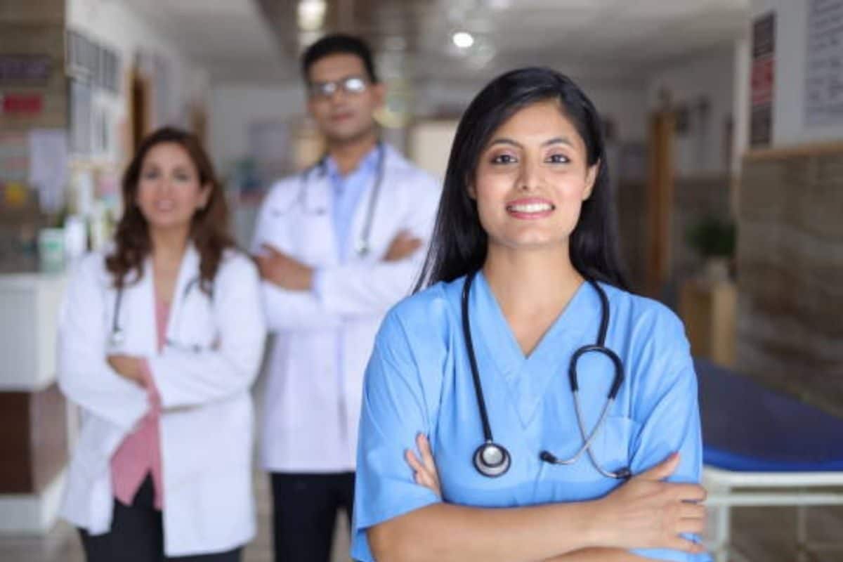 नर्सिंग स्कूल खोलने के लिए कौन सी डिग्री चाहिए लाख या करोड़ कितना होगा खर्च