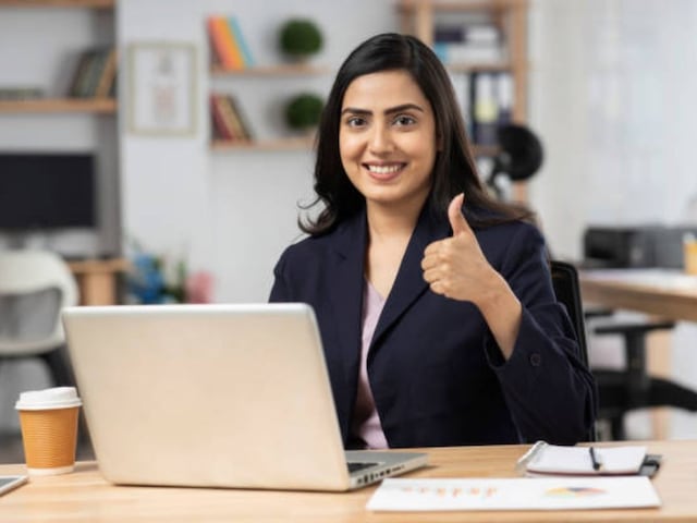 ऑफिस में कभी न करें ये 10 गलतियां, हर जगह होगी थू-थू, दोस्त तक बना लेंगे दूरी ऑफिस में कभी न करें ये 10 गलतियां, हर जगह होगी थू-थू, दोस्त तक बना लेंगे दूरी