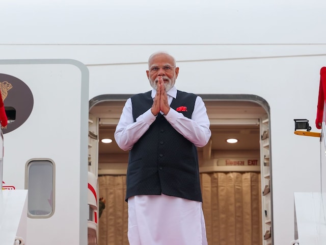 चीन पहुंचे PM मोदी का शानदार स्वागत, लगे 'भारत माता की जय' के नारे चीन पहुंचे PM मोदी का शानदार स्वागत, लगे 'भारत माता की जय' के नारे