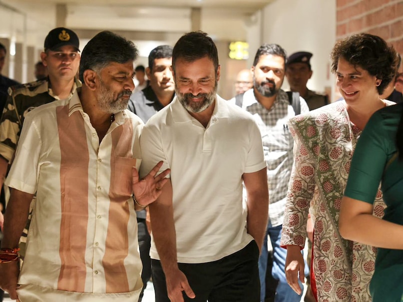 Rahul Gandhi, राहुल गांधी, Priyanka Gandhi, प्रियंका गांधी, Rahul Priyanka Bond, Rahul Priyanka Gandhi News, Parliament Protest, संसद विरोध, Election Commission, चुनाव आयोग, INDIA vs ECI, India Alliance Protest , ECI vs India Alliance Rahul Gandhi, राहुल गांधी, Priyanka Gandhi, प्रियंका गांधी, Rahul Priyanka Bond, Rahul Priyanka Gandhi News, Parliament Protest, संसद विरोध, Election Commission, चुनाव आयोग, INDIA vs ECI, India Alliance Protest , ECI vs India Alliance