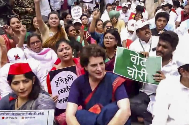 Rahul Gandhi, राहुल गांधी, Priyanka Gandhi, प्रियंका गांधी, Rahul Priyanka Bond, Rahul Priyanka Gandhi News, Parliament Protest, संसद विरोध, Election Commission, चुनाव आयोग, INDIA vs ECI, India Alliance Protest , ECI vs India Alliance Rahul Gandhi, राहुल गांधी, Priyanka Gandhi, प्रियंका गांधी, Rahul Priyanka Bond, Rahul Priyanka Gandhi News, Parliament Protest, संसद विरोध, Election Commission, चुनाव आयोग, INDIA vs ECI, India Alliance Protest , ECI vs India Alliance