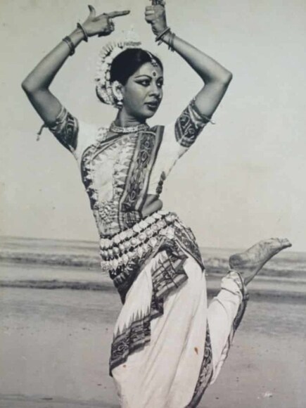 Pooja Bedi, Protima Bedi, Pooja Bedi on her late mother Protima Bedi, Protima Bedi and Pooja Bedi relationship, Protima Bedi death, Protima Bedi passed away during landslide, प्रोतिमा बेदी, पूजा बेदी, कबीर बेदी, प्रोतिमा बेदी को पहले ही हो चुका था मौत का आभास, कैसे हुई थी प्रोतिमा बेदी की मौत