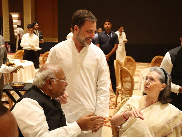 डिनर में दिखी बिहार चुनाव की झलक, कैसे राहुल के मिशन में खरगे तुरुप का इक्का?