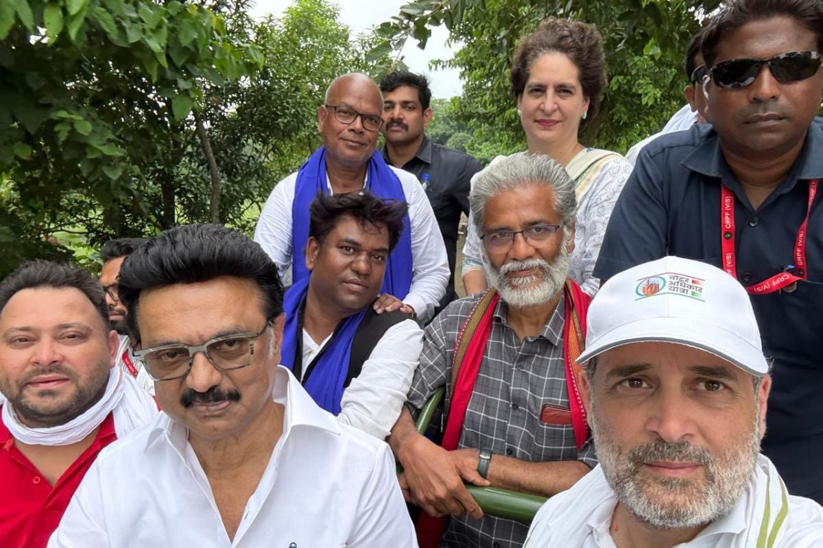 राहुल गांधी की यात्रा में PM मोदी को लेकर ऐसा क्या कहा गया, जिस पर मचा बवाल?