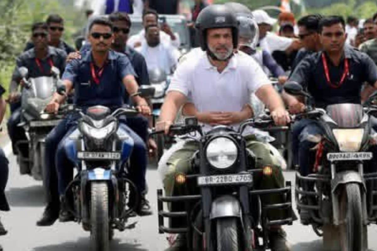 'वोट चोर गद्दी छोड़'  नारे के बीच राहुल के सुरक्षाकर्मियों ने 'बाइक चोरी' की!