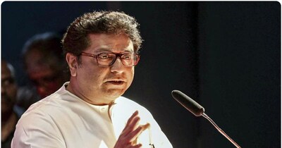 राज ठाकरे ने यूपी-बिहार के लोगों के लिए एक बार फिर विवादित बयान दिया है.