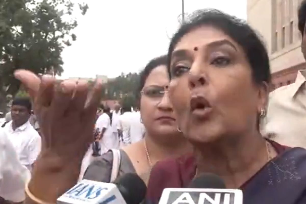 क्या हम आतंकी हैं उन्हें तो पकड़ते नहीं… रेणुका चौधरी ने अब सेना पर उठाए सवाल
