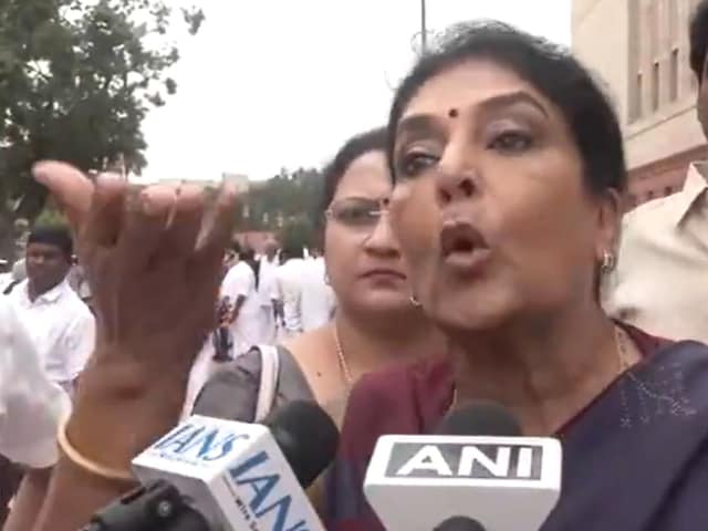 क्या हम आतंकी हैं? उन्हें तो पकड़ते नहीं… रेणुका चौधरी ने अब सेना पर उठाए सवाल क्या हम आतंकी हैं? उन्हें तो पकड़ते नहीं… रेणुका चौधरी ने अब सेना पर उठाए सवाल