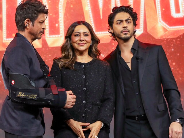 शाहरुख खान ने बेटे आर्यन की वेबसीरीज लॉन्च पर की खूब मस्ती, गौरी हुईं भावुक