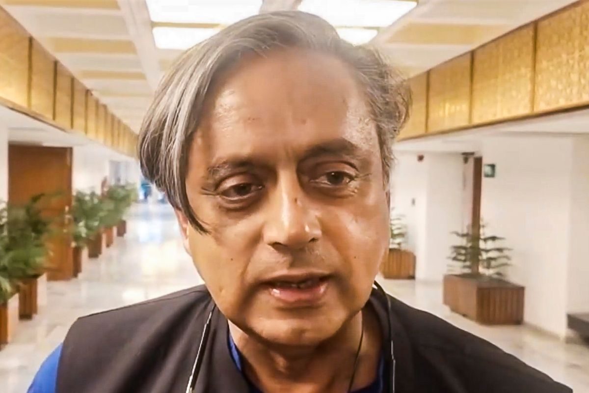 कुछ गड़बड़ हुई पर कहानी अभी खत्म नहीं ट्रंप के टैरिफ बम पर बोले शशि थरूर