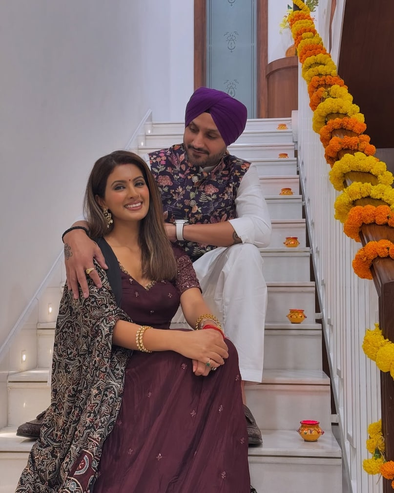 harbhajan singh geeta basra love story, how harbajan Singh proposed geeta basra, geeta basra on bharti TV, why harbajan Singh want to marry geeta basra directly, harbajan Singh, geeta basra, Yuvraj Singh, how Yuvraj Singh help harbajan Singh , हरभजन सिंह और गीता बसरा की लव स्टोरी, कैसे हरभजन सिंह ने गीता बसरा को प्रपोज किया, भारती टीवी पर गीता बसरा ने खोले कई राज, क्यों हरभजन सिंह गीता बसरा से सीधे शादी करना चाहते हैं, हरभजन सिंह, गीता बसरा, युवराज सिंह, कैसे युवराज सिंह ने हरभजन सिंह की मदद की harbhajan singh geeta basra love story, how harbajan Singh proposed geeta basra, geeta basra on bharti TV, why harbajan Singh want to marry geeta basra directly, harbajan Singh, geeta basra, Yuvraj Singh, how Yuvraj Singh help harbajan Singh , हरभजन सिंह और गीता बसरा की लव स्टोरी, कैसे हरभजन सिंह ने गीता बसरा को प्रपोज किया, भारती टीवी पर गीता बसरा ने खोले कई राज, क्यों हरभजन सिंह गीता बसरा से सीधे शादी करना चाहते हैं, हरभजन सिंह, गीता बसरा, युवराज सिंह, कैसे युवराज सिंह ने हरभजन सिंह की मदद की