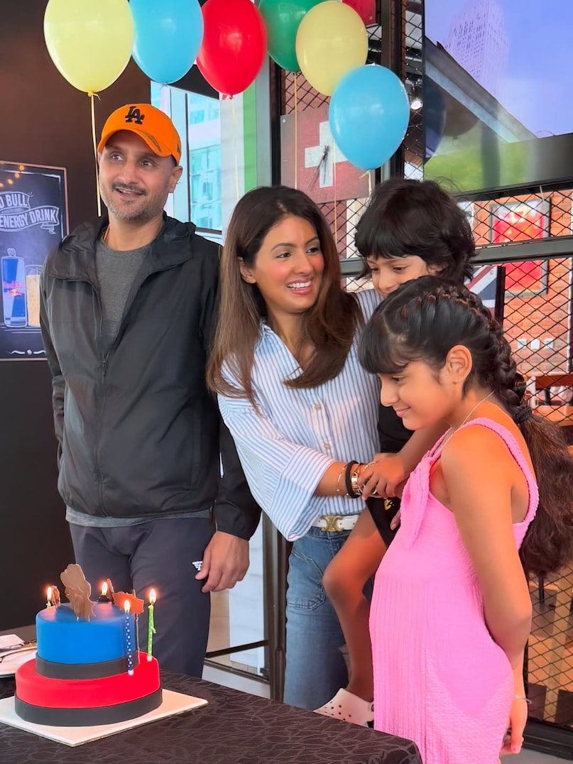 harbhajan singh geeta basra love story, how harbajan Singh proposed geeta basra, geeta basra on bharti TV, why harbajan Singh want to marry geeta basra directly, harbajan Singh, geeta basra, Yuvraj Singh, how Yuvraj Singh help harbajan Singh , हरभजन सिंह और गीता बसरा की लव स्टोरी, कैसे हरभजन सिंह ने गीता बसरा को प्रपोज किया, भारती टीवी पर गीता बसरा ने खोले कई राज, क्यों हरभजन सिंह गीता बसरा से सीधे शादी करना चाहते हैं, हरभजन सिंह, गीता बसरा, युवराज सिंह, कैसे युवराज सिंह ने हरभजन सिंह की मदद की harbhajan singh geeta basra love story, how harbajan Singh proposed geeta basra, geeta basra on bharti TV, why harbajan Singh want to marry geeta basra directly, harbajan Singh, geeta basra, Yuvraj Singh, how Yuvraj Singh help harbajan Singh , हरभजन सिंह और गीता बसरा की लव स्टोरी, कैसे हरभजन सिंह ने गीता बसरा को प्रपोज किया, भारती टीवी पर गीता बसरा ने खोले कई राज, क्यों हरभजन सिंह गीता बसरा से सीधे शादी करना चाहते हैं, हरभजन सिंह, गीता बसरा, युवराज सिंह, कैसे युवराज सिंह ने हरभजन सिंह की मदद की