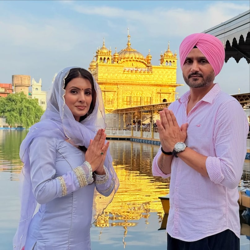 harbhajan singh geeta basra love story, how harbajan Singh proposed geeta basra, geeta basra on bharti TV, why harbajan Singh want to marry geeta basra directly, harbajan Singh, geeta basra, Yuvraj Singh, how Yuvraj Singh help harbajan Singh , हरभजन सिंह और गीता बसरा की लव स्टोरी, कैसे हरभजन सिंह ने गीता बसरा को प्रपोज किया, भारती टीवी पर गीता बसरा ने खोले कई राज, क्यों हरभजन सिंह गीता बसरा से सीधे शादी करना चाहते हैं, हरभजन सिंह, गीता बसरा, युवराज सिंह, कैसे युवराज सिंह ने हरभजन सिंह की मदद की harbhajan singh geeta basra love story, how harbajan Singh proposed geeta basra, geeta basra on bharti TV, why harbajan Singh want to marry geeta basra directly, harbajan Singh, geeta basra, Yuvraj Singh, how Yuvraj Singh help harbajan Singh , हरभजन सिंह और गीता बसरा की लव स्टोरी, कैसे हरभजन सिंह ने गीता बसरा को प्रपोज किया, भारती टीवी पर गीता बसरा ने खोले कई राज, क्यों हरभजन सिंह गीता बसरा से सीधे शादी करना चाहते हैं, हरभजन सिंह, गीता बसरा, युवराज सिंह, कैसे युवराज सिंह ने हरभजन सिंह की मदद की