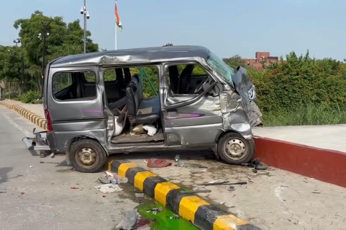 हरियाणा में क्रेटा ने स्कूल वेन को मारी टक्कर चालक समेत 6 छात्र घायल