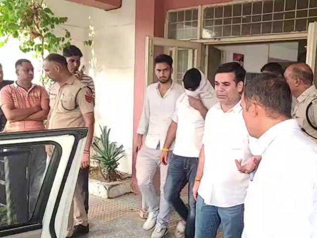 हरियाणा पुलिस के कॉन्सटेबल का ईमान बिकाऊ...5 हजार रुपये रिश्वत लेते गिरफ्तार