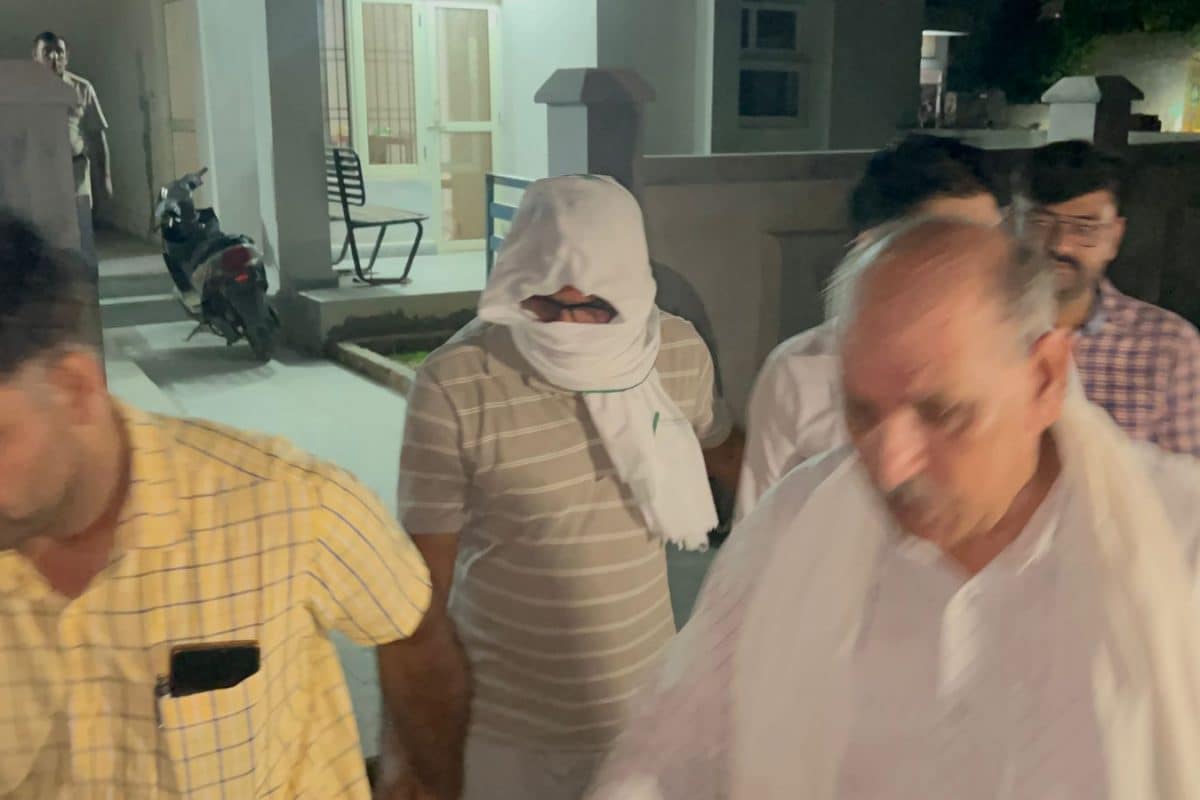 ‘30 हजार रुपये दो…केस रफा-दफा’ GRP चौकी इंचार्ज रिश्वत लेते रंगे हाथ गिरफ्तार