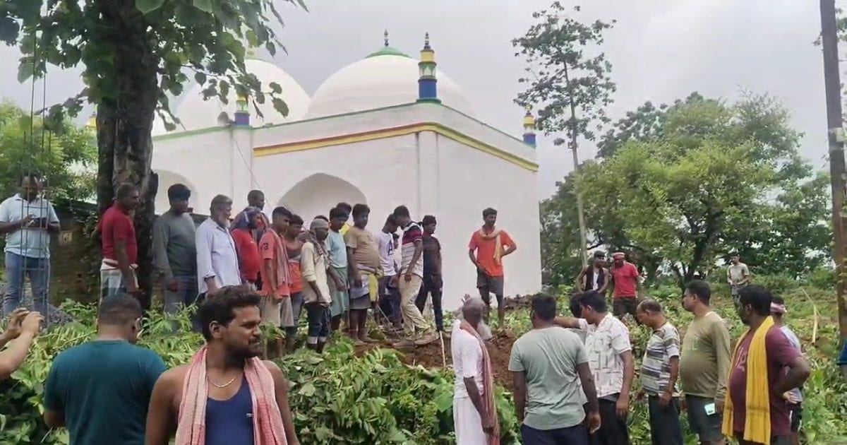 साहिबगंज में मंदिर-मस्जिद की जमीन को लेकर विवाद, लोग बोले- समय से नहीं सुलझा तो अयोध्या जैसे बढ़ सकती है बात