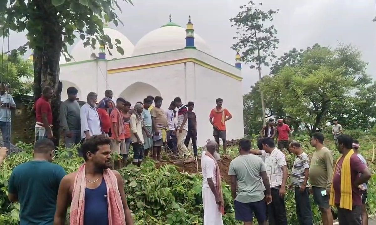 नहीं सुलझा तो बढ़ेगी बात! साहिबगंज में मंदिर-मस्जिद की जमीन को लेकर विवाद