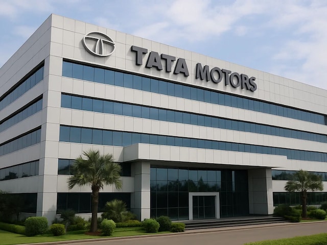 Tata Motors Q1 results: लगातार तीसरी बार धड़ाम हुआ मुनाफा, क्या करें निवेशक Tata Motors Q1 results: लगातार तीसरी बार धड़ाम हुआ मुनाफा, क्या करें निवेशक